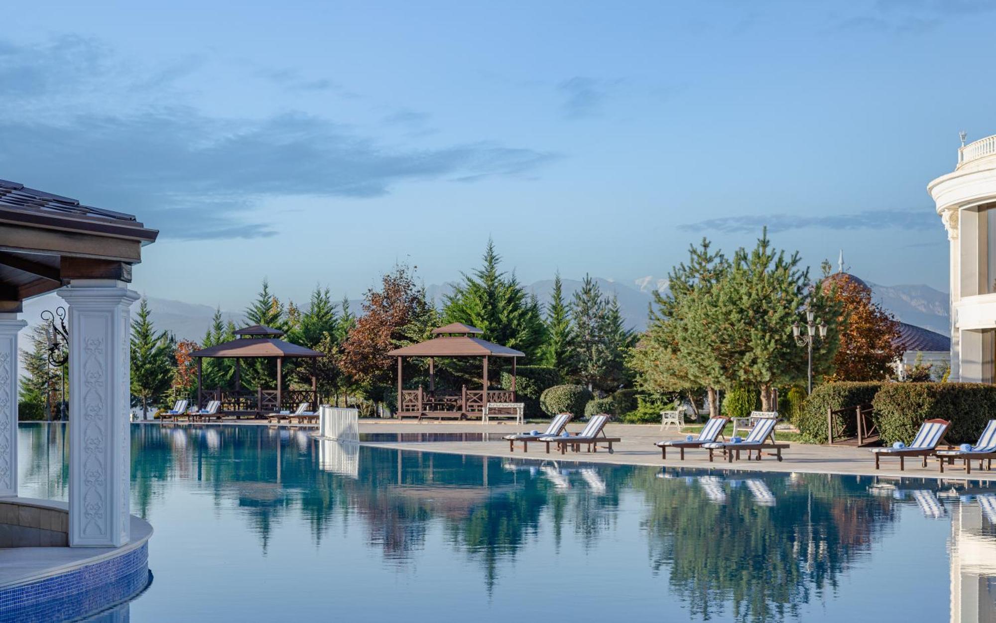 Shamakhi Palace Sharadil Seredil Εξωτερικό φωτογραφία The swimming pool at the hotel