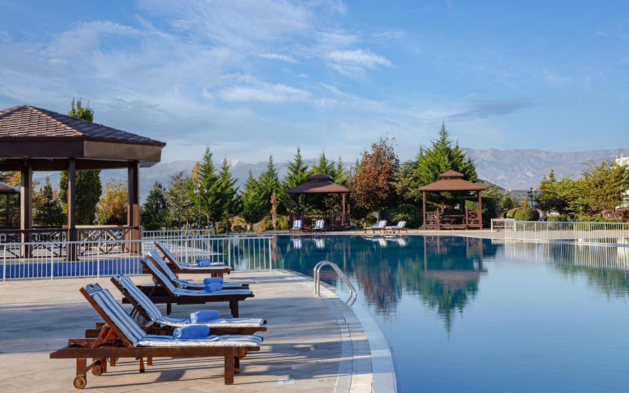 Shamakhi Palace Sharadil Seredil Εξωτερικό φωτογραφία The swimming pool at the hotel