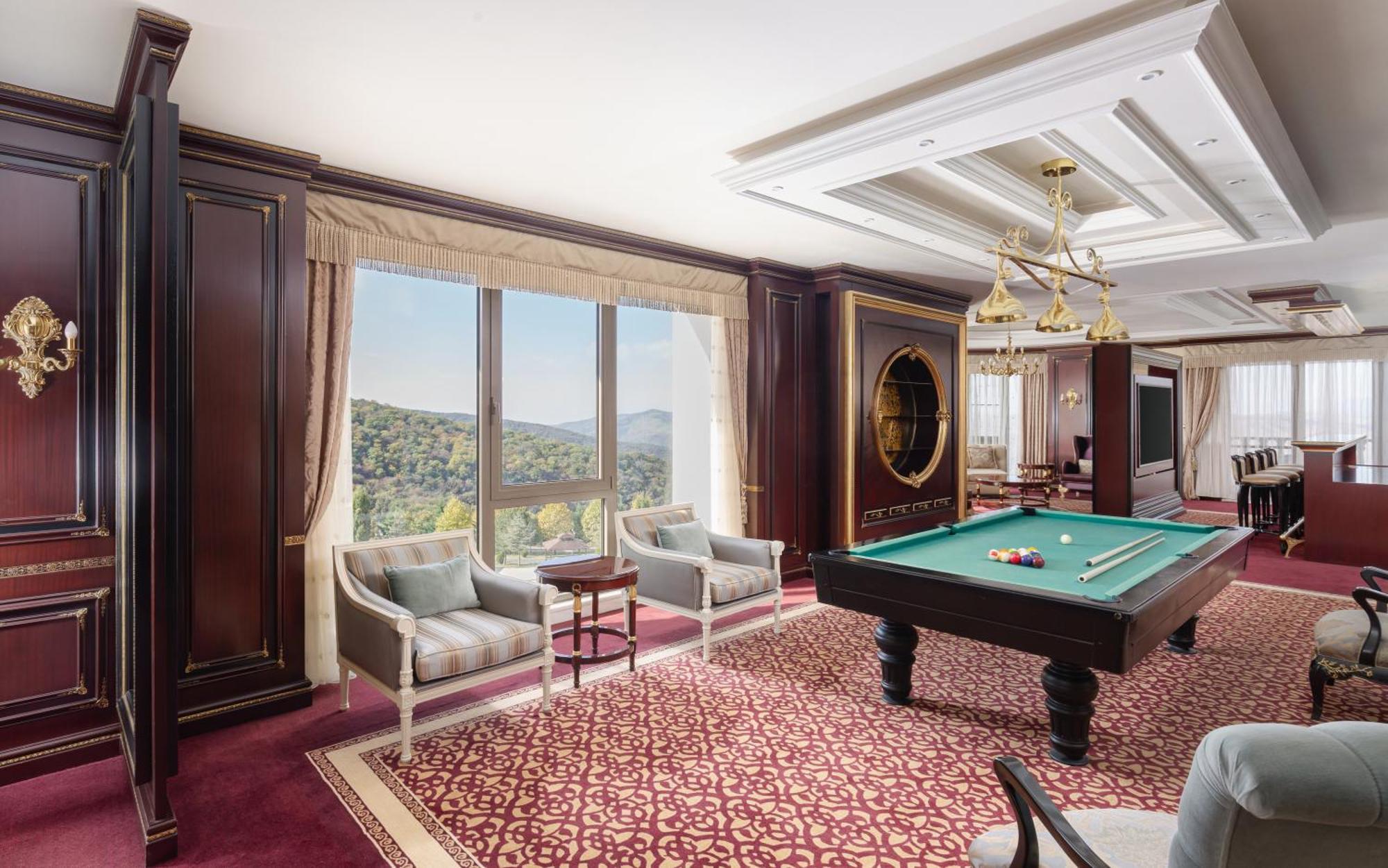 Shamakhi Palace Sharadil Seredil Εξωτερικό φωτογραφία A pool table in a suite at the MGM Grand