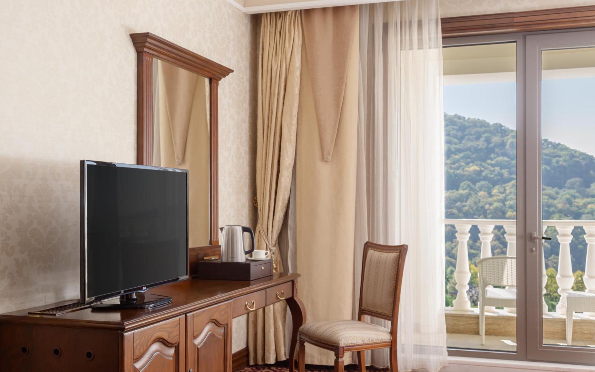 Shamakhi Palace Sharadil Seredil Εξωτερικό φωτογραφία A television in a hotel room